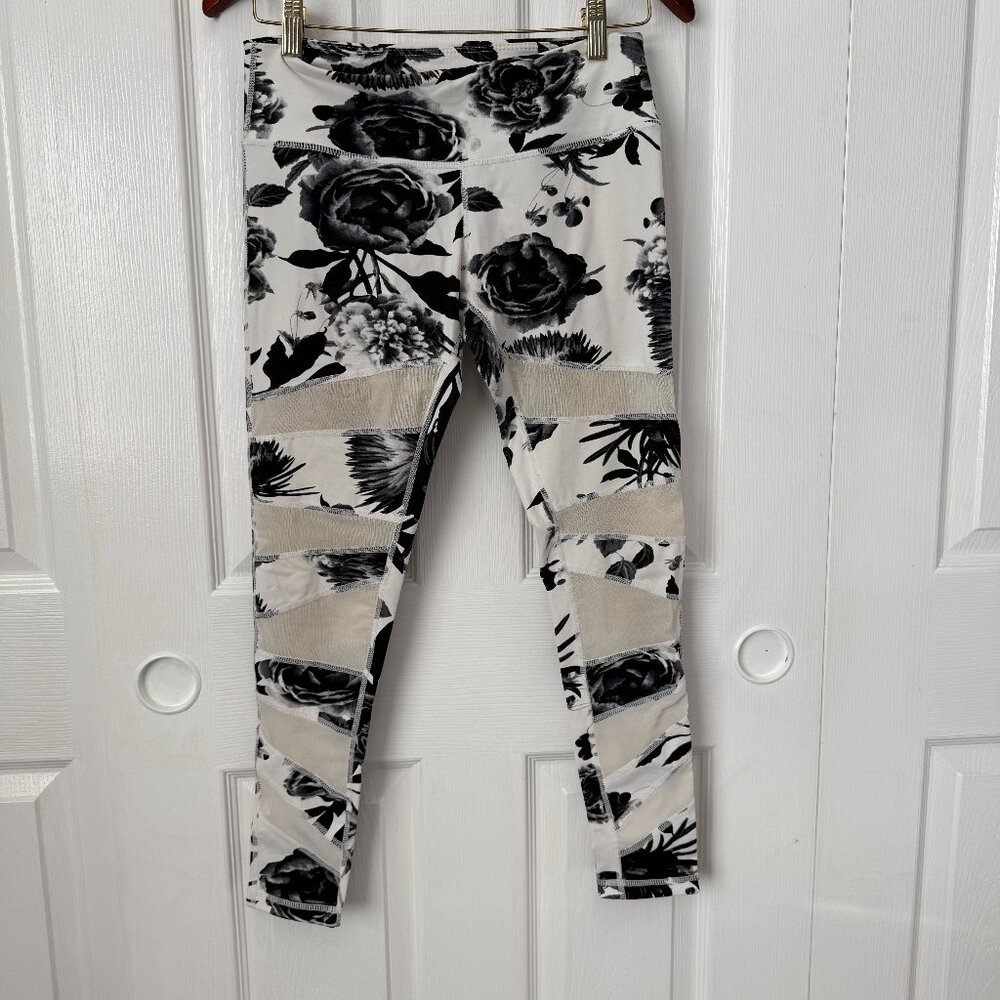Lululemon Women’s Black White Floral Leggings Small Yoga Pilates Barre Running